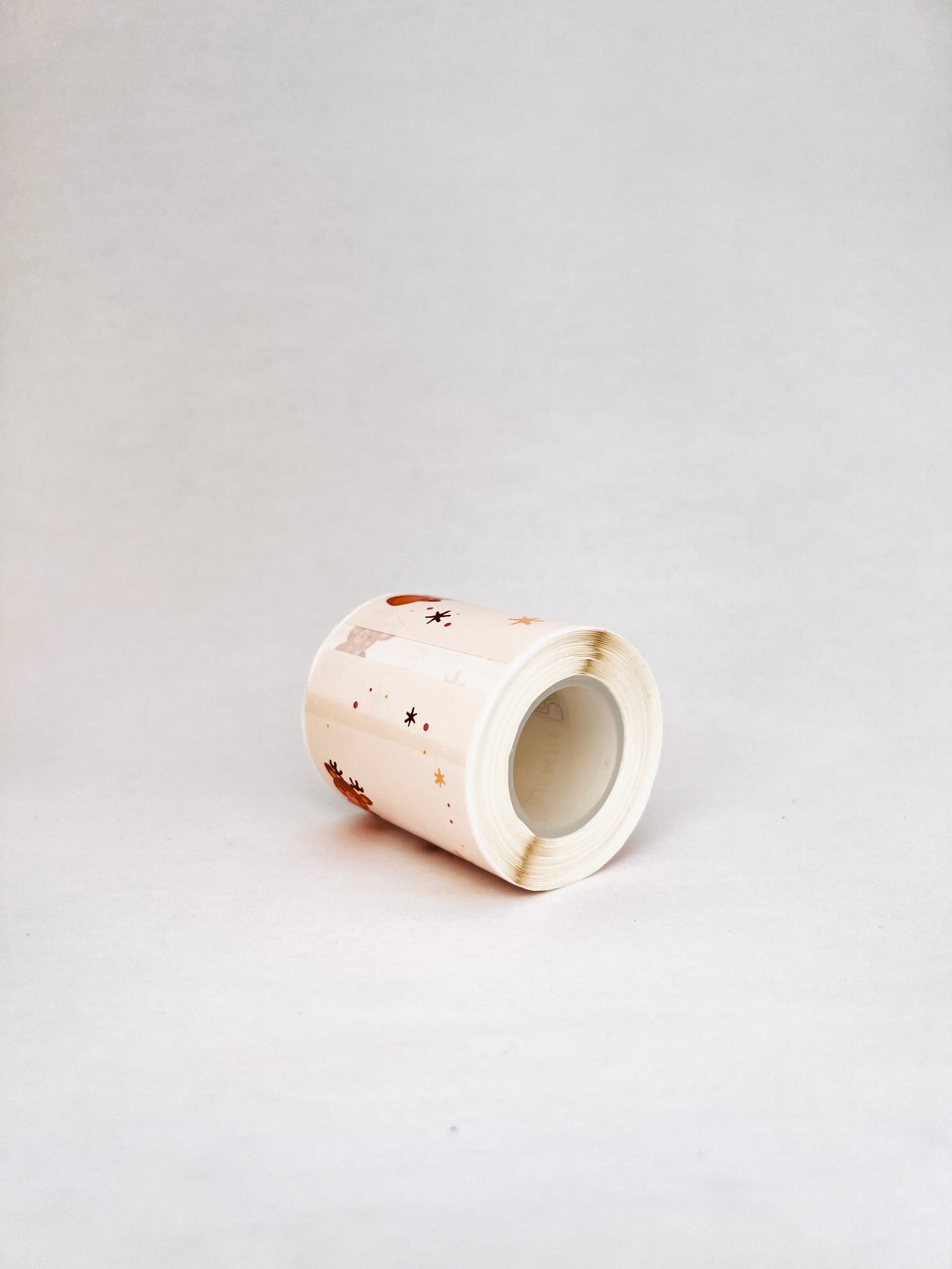 Round Reindeer Christmas Labels - 140 per roll ✨